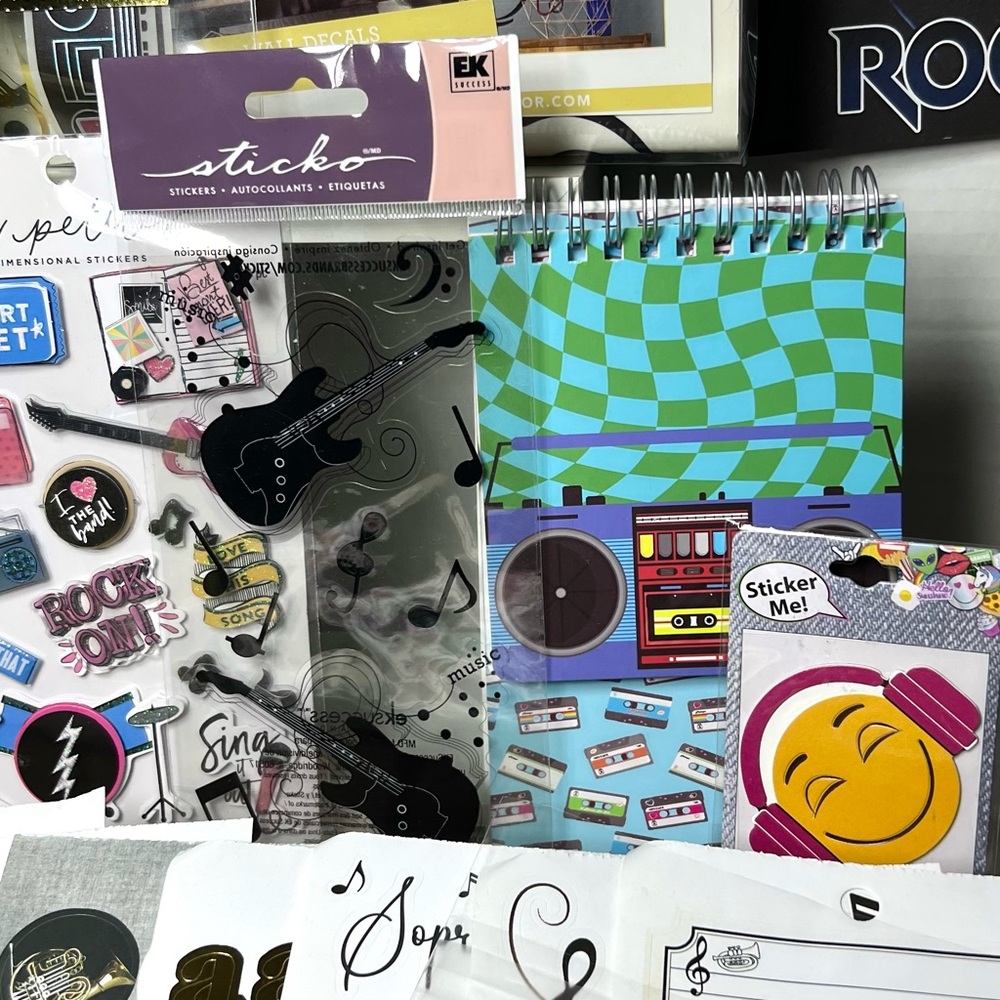 ROCK OUT GIFT SET - Picture 11 of 16